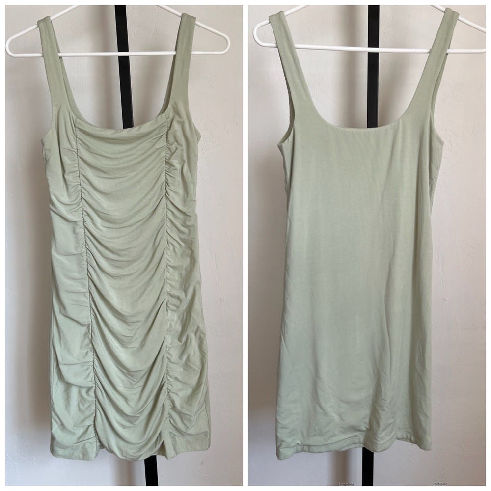 Aritzia Wilfred Lydia Green Dress small
Spring